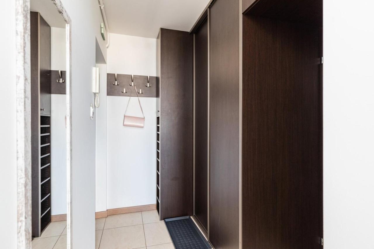 Superapart Saska 48A, Sleek 6Th-Floor Studio With Balcony & Elevator Access وارسو المظهر الخارجي الصورة