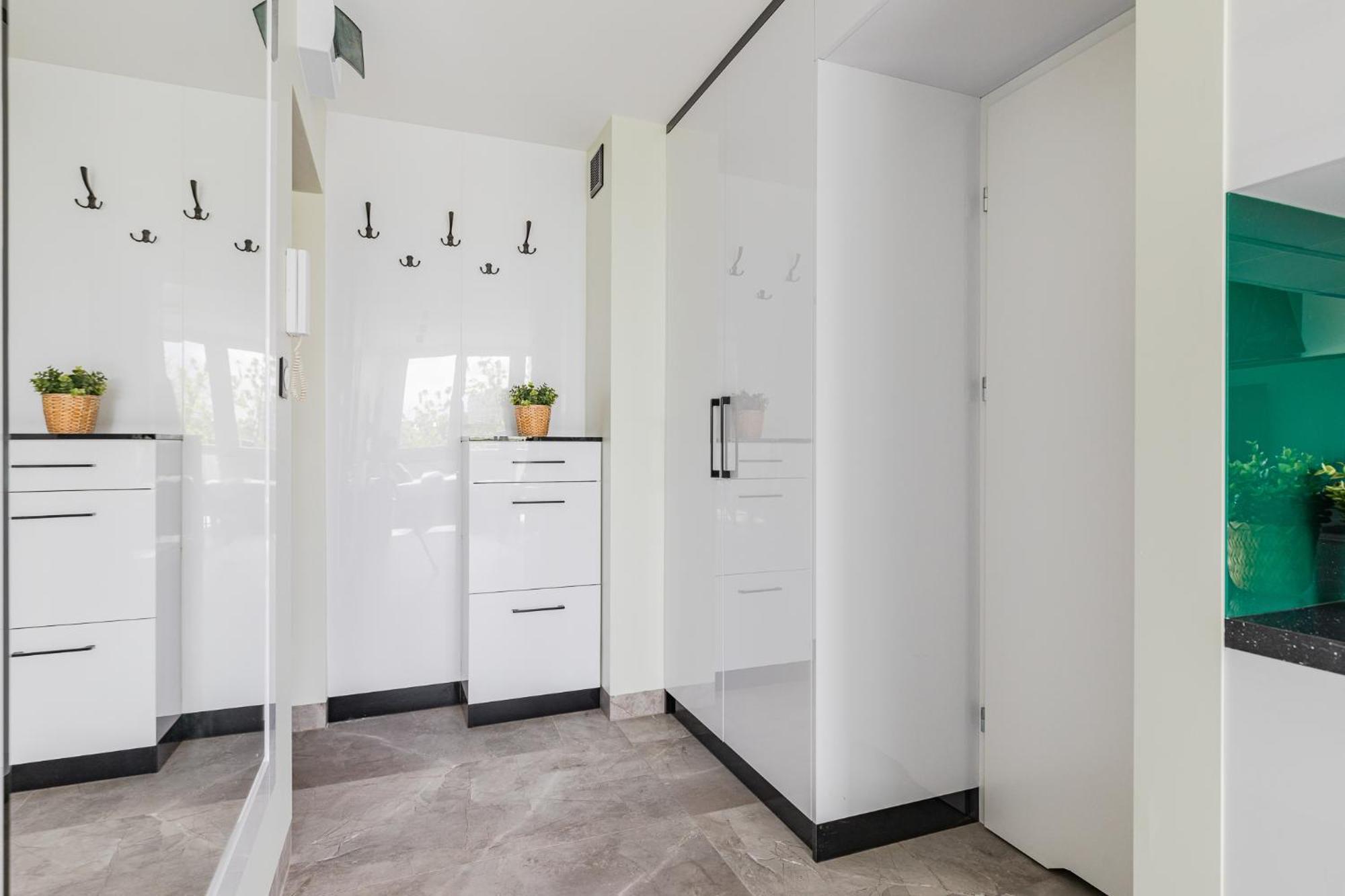 Superapart Saska 48A, Sleek 6Th-Floor Studio With Balcony & Elevator Access وارسو المظهر الخارجي الصورة